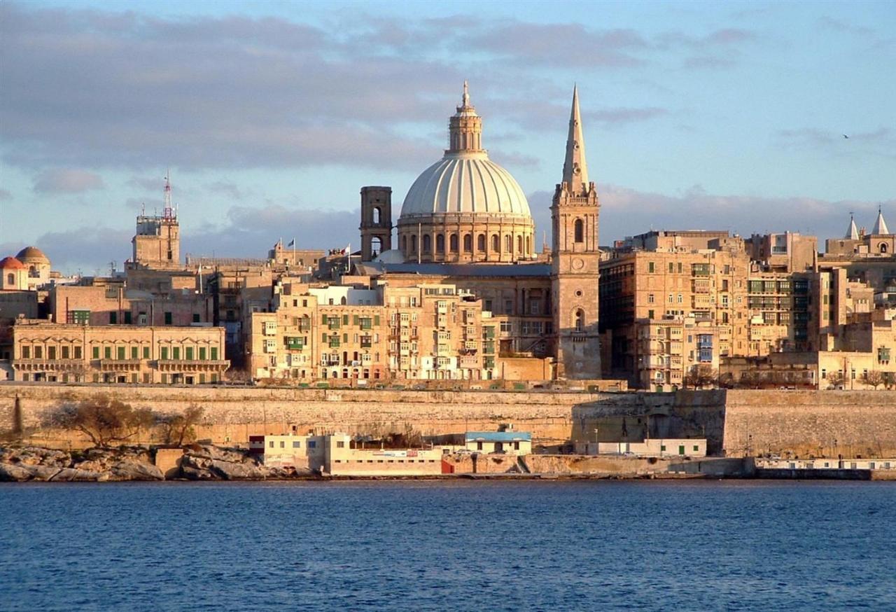 Seafront Lux Apart Inc Pool, Upmarket Area Sliema Luaran gambar
