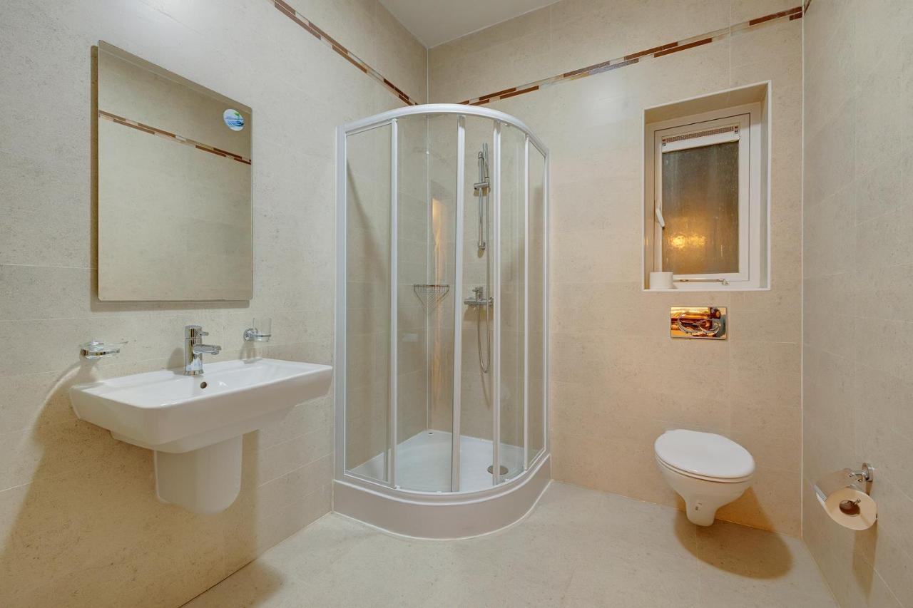 Seafront Lux Apart Inc Pool, Upmarket Area Sliema Luaran gambar