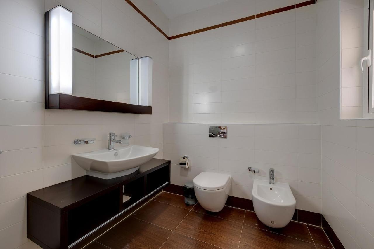 Seafront Lux Apart Inc Pool, Upmarket Area Sliema Luaran gambar